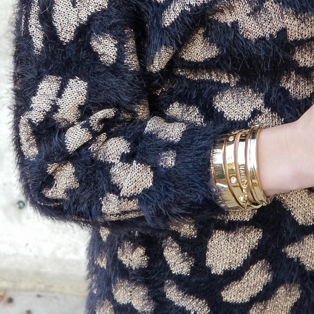 FUZZY KNIT ANIMAL PRINT SWEATER - Picture 4 of 4